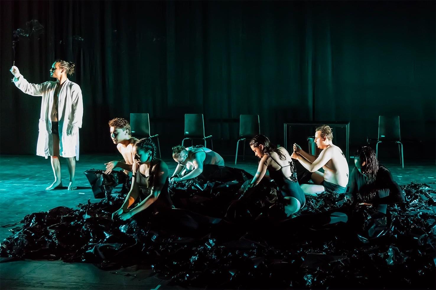 Los Nadadores Nocturnos